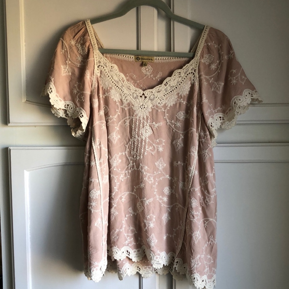 Pretty embroidered blouse tunic style